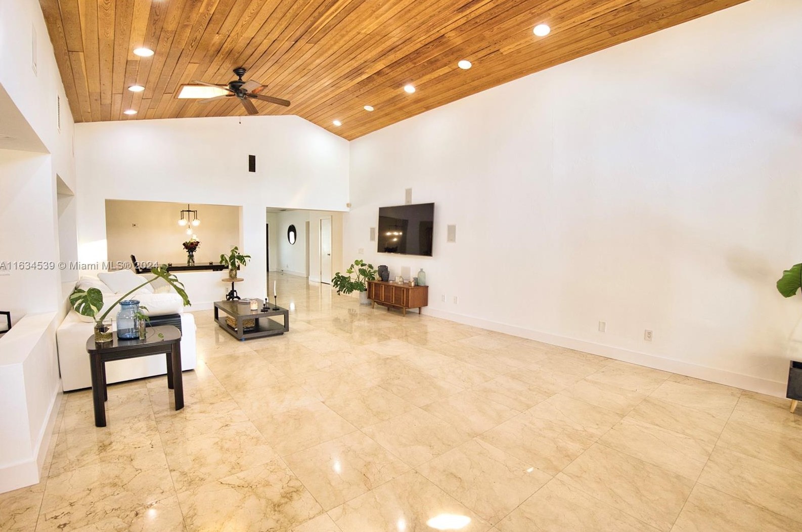 1860 124 St, Miami FL 33181-2613 exterior