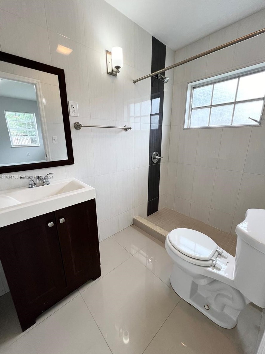 1620 42 St, Miami FL 33142-4881 exterior