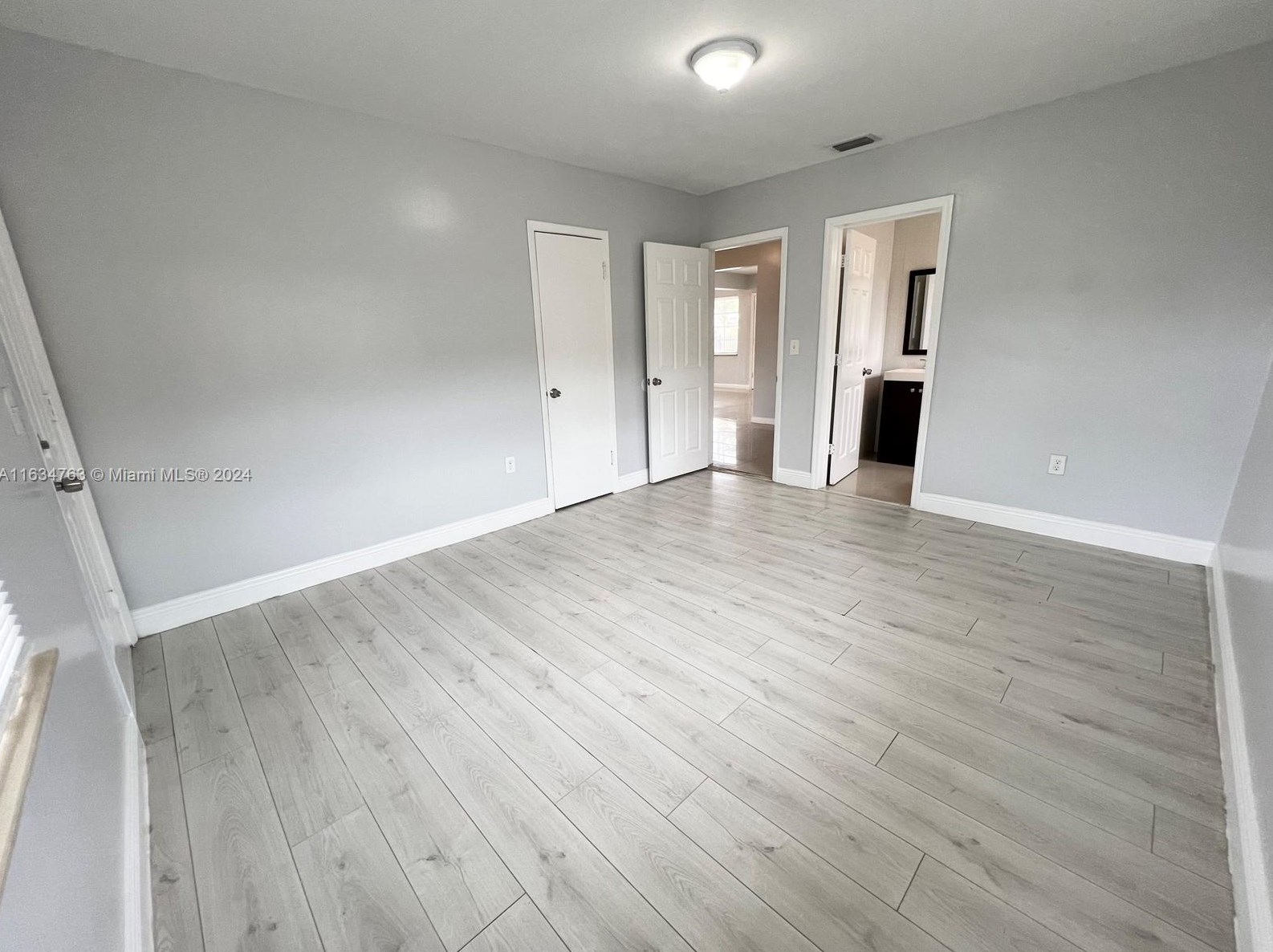 1620 42 St, Miami FL 33142-4881 exterior