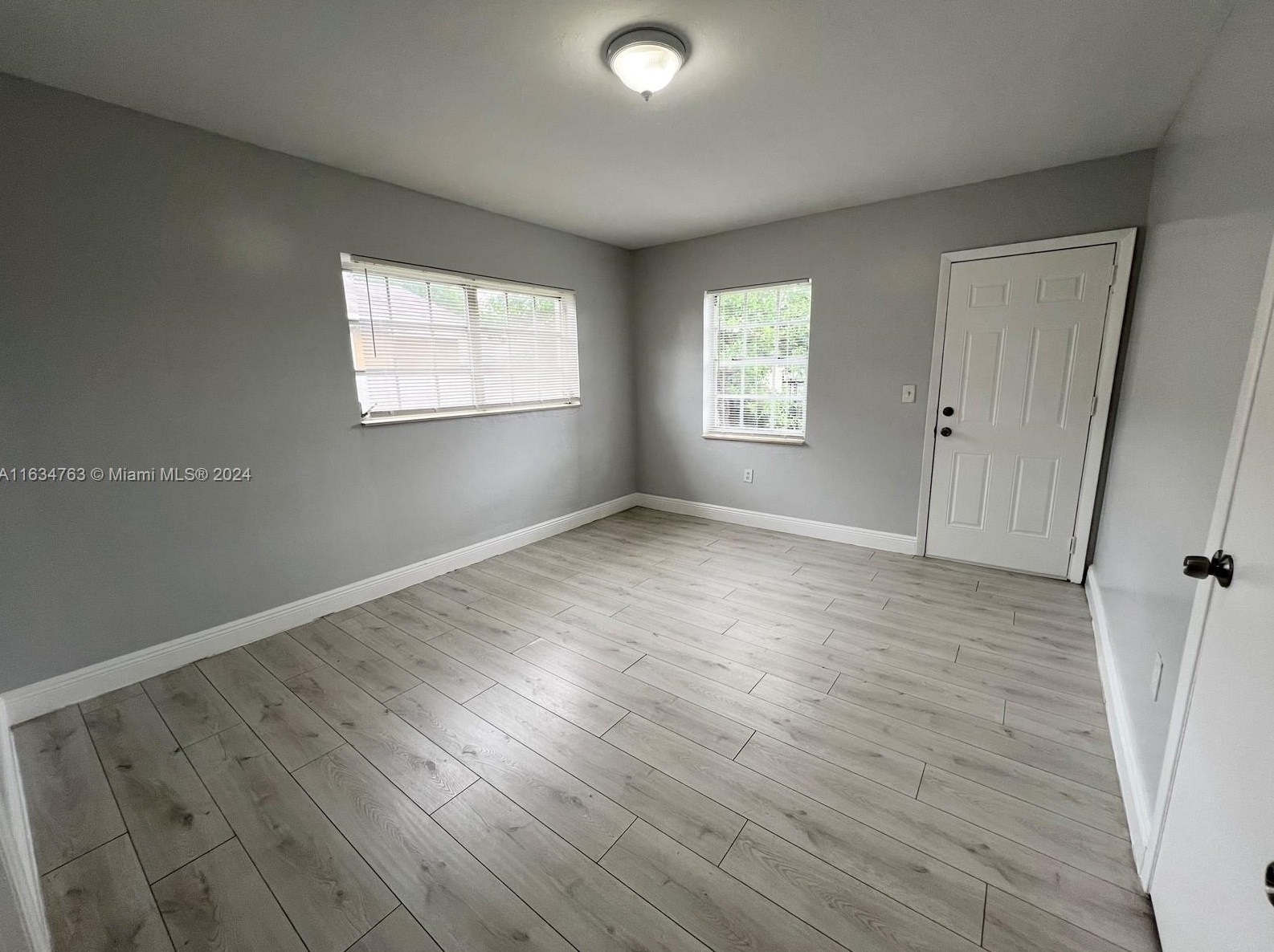 1620 42 St, Miami FL 33142-4881 exterior