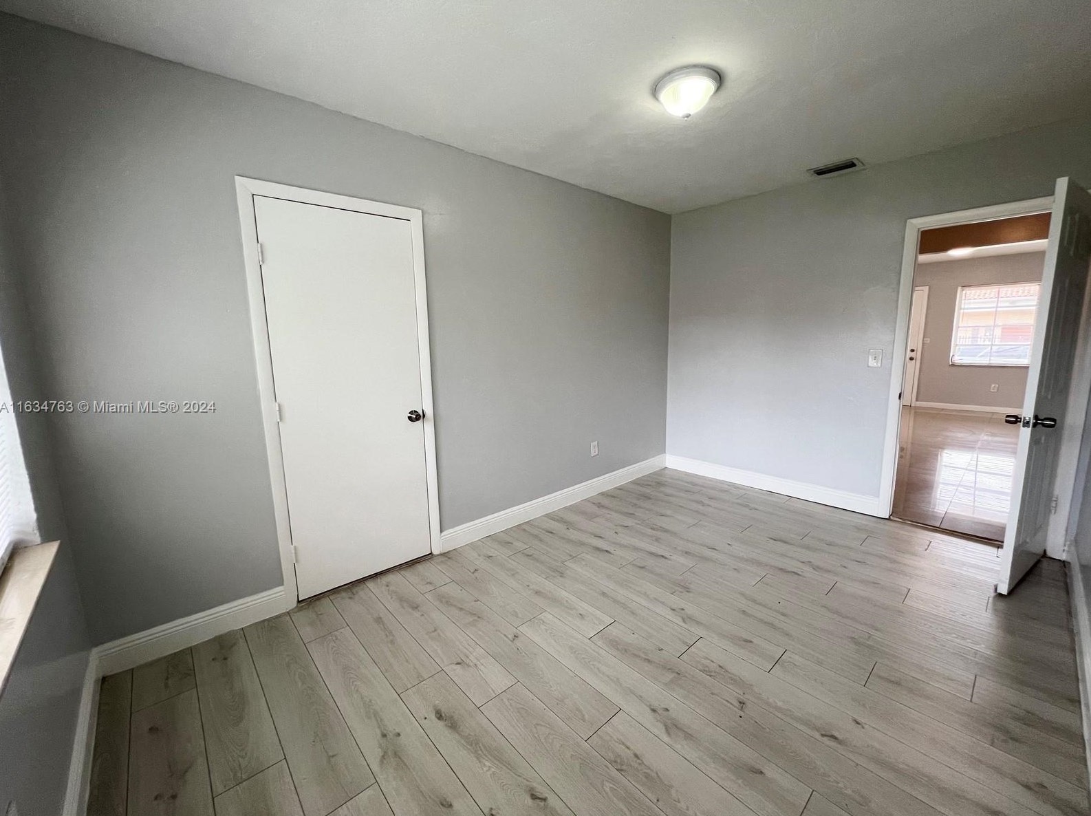 1620 42 St, Miami FL 33142-4881 exterior