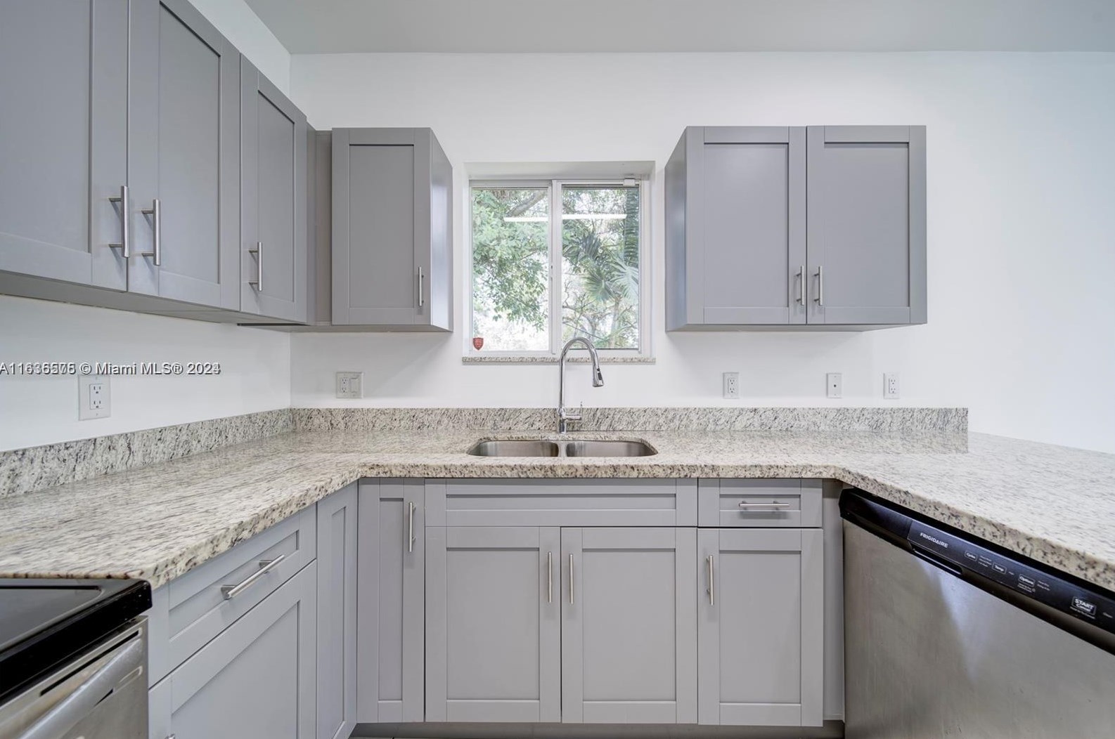 14709 7th Ave, Miami FL  33161-2282 exterior