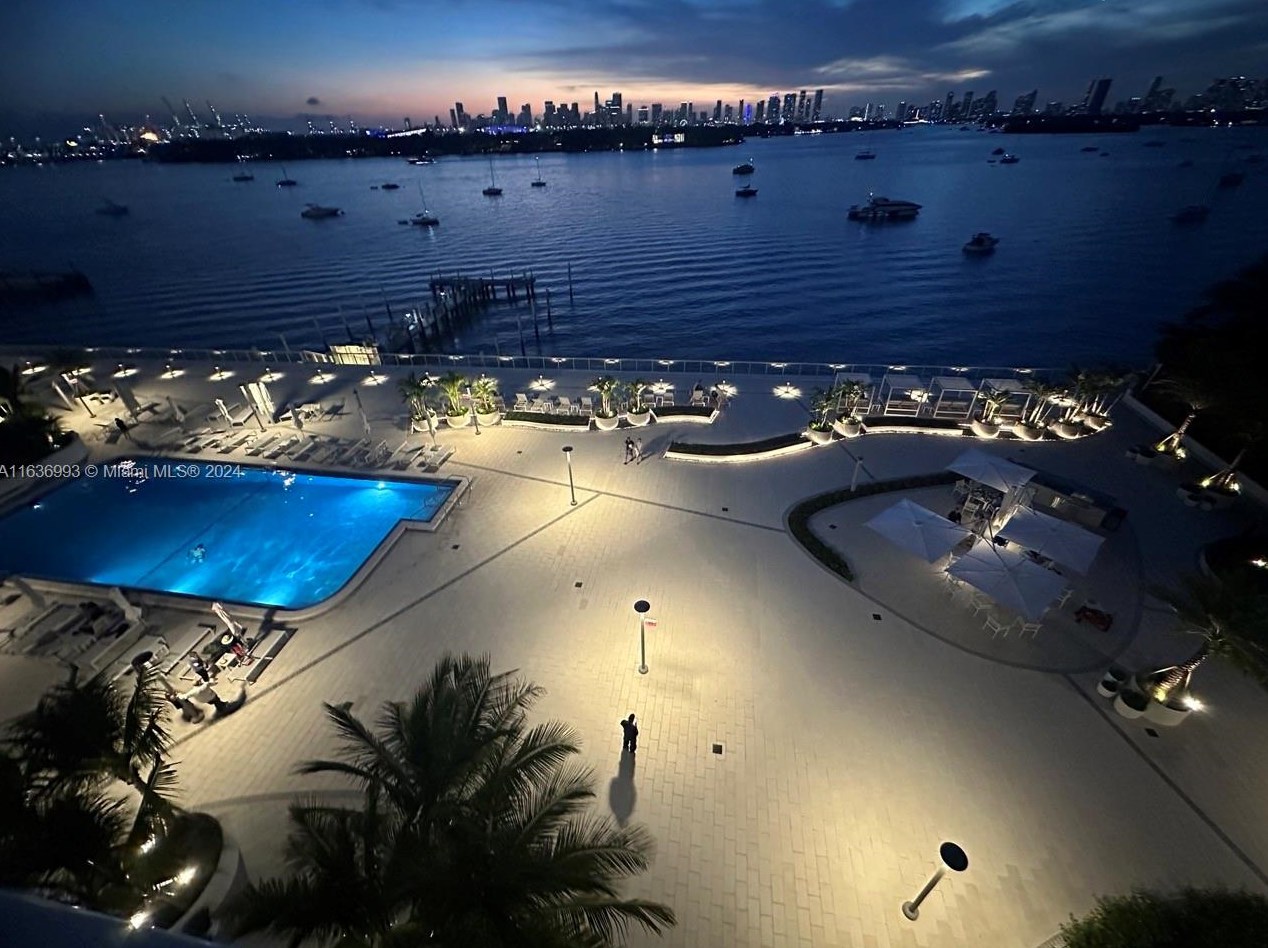 1000 West Ave, Miami Beach FL  33139-4704 exterior