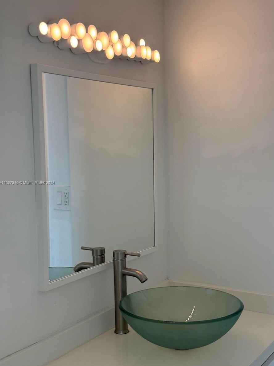 100 Bayview Dr, Miami FL  33160-4772 exterior