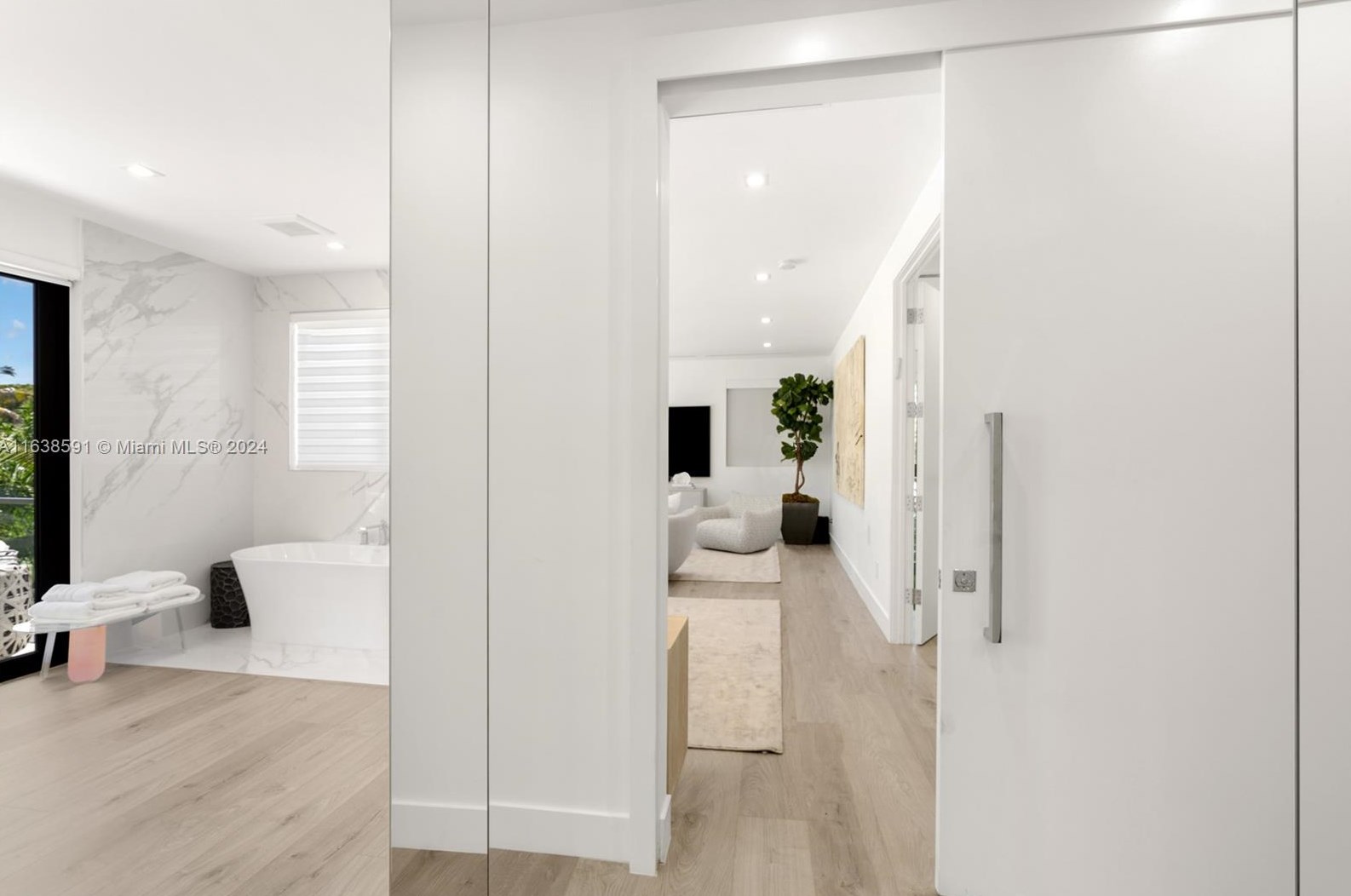 4489 Michigan Ave, Miami Beach FL  33139-6013 exterior