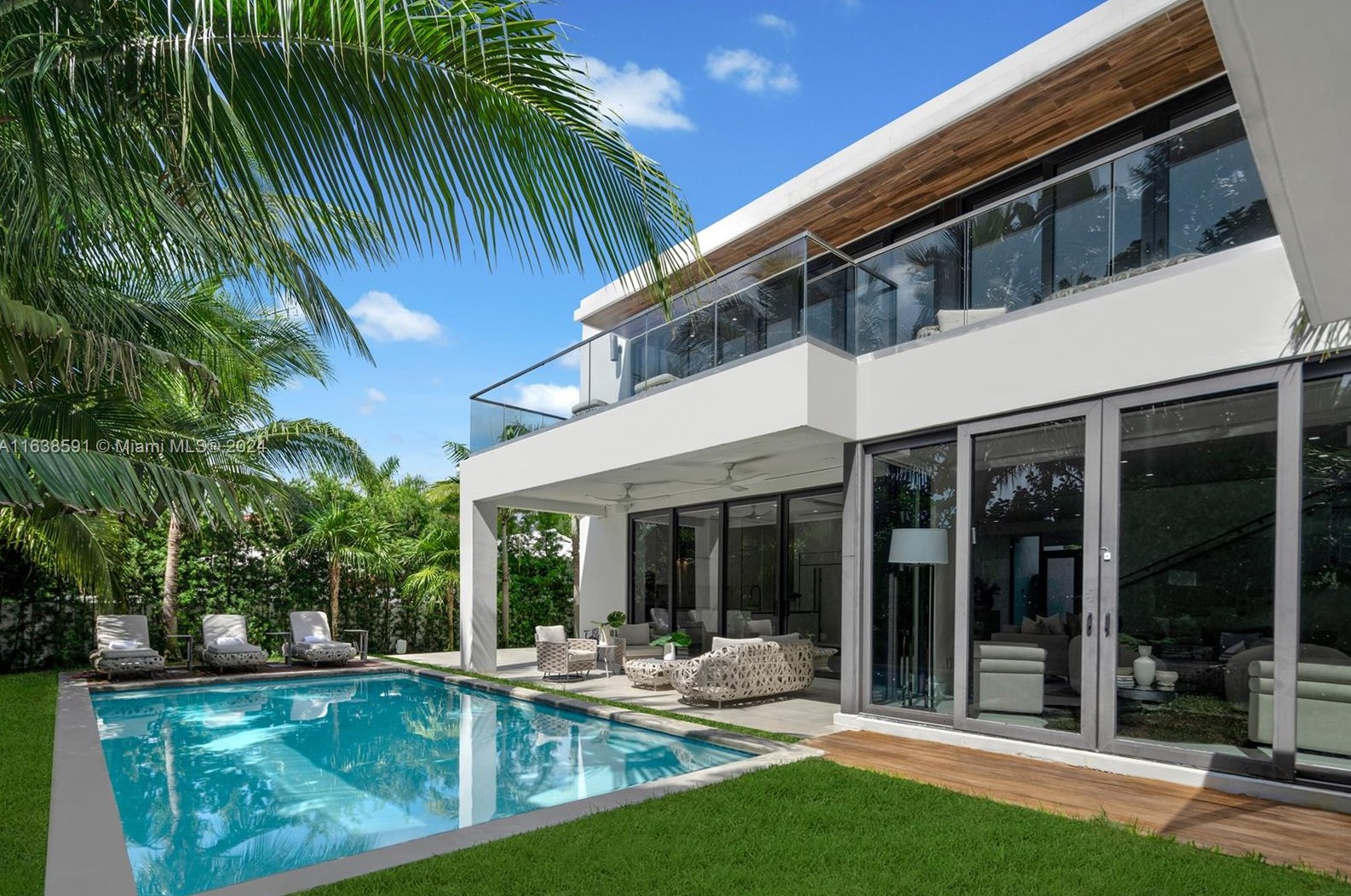 4489 Michigan Ave, Miami Beach FL  33139-6013 exterior