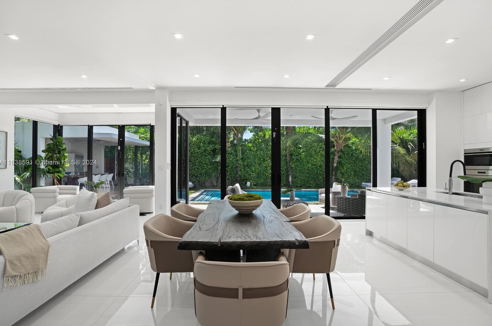 4489 Michigan Ave, Miami Beach FL  33139-6013 exterior