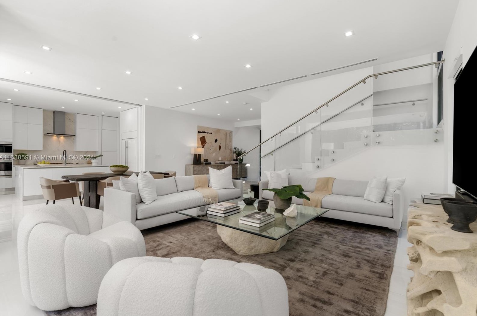 4489 Michigan Ave, Miami Beach FL  33139-6013 exterior