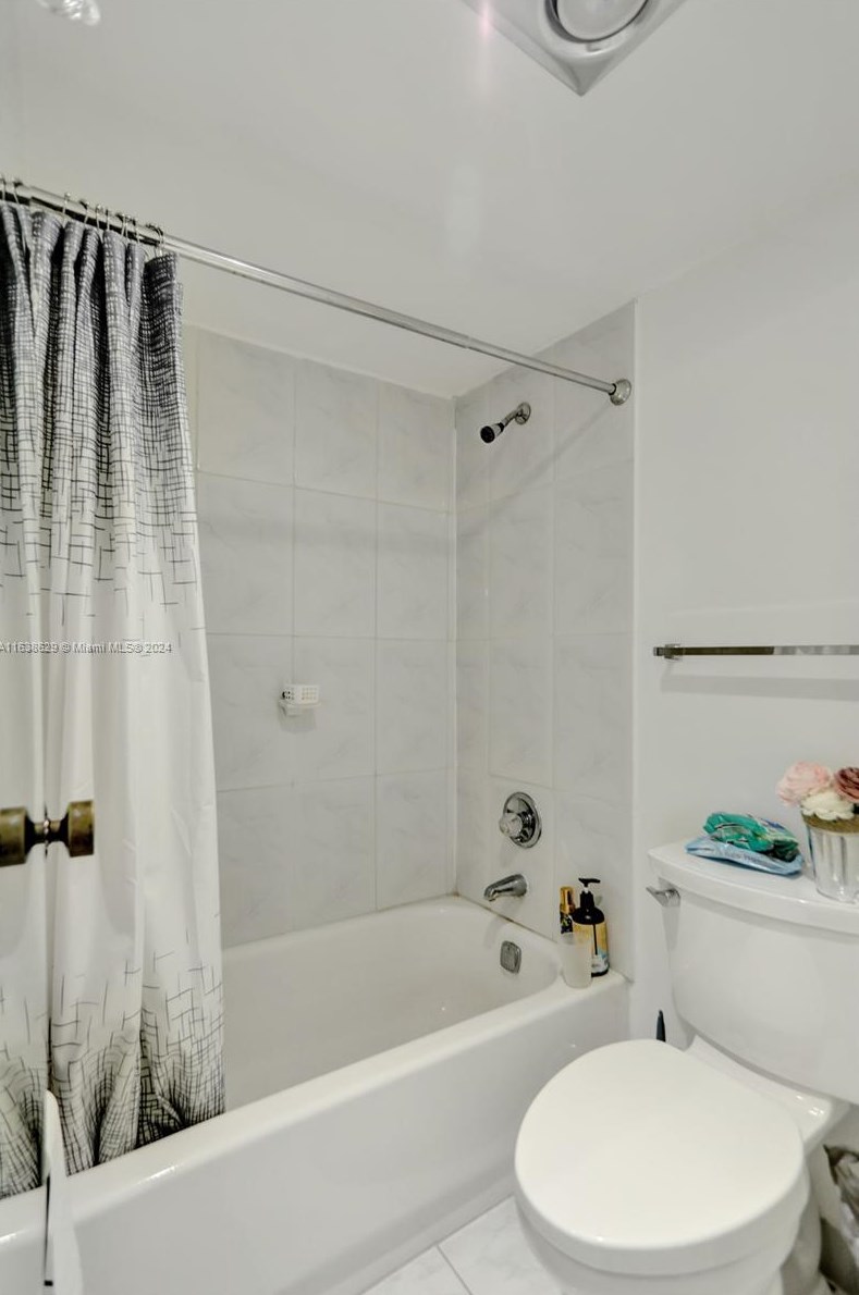 100 Bayview Dr, Miami FL 33160-4772 exterior