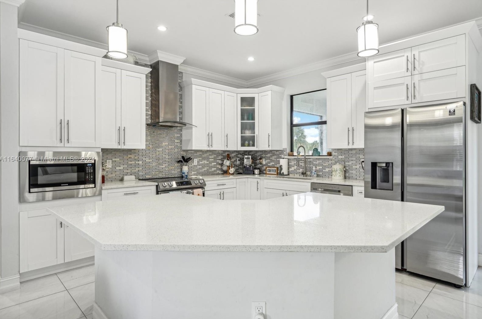 2829 18 Ave, Naples FL 34120-4524 exterior