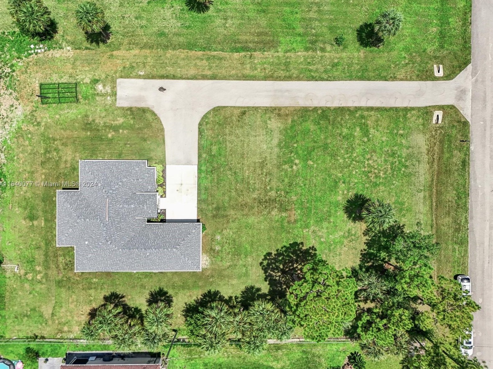 2829 18 Ave, Naples FL 34120-4524 exterior