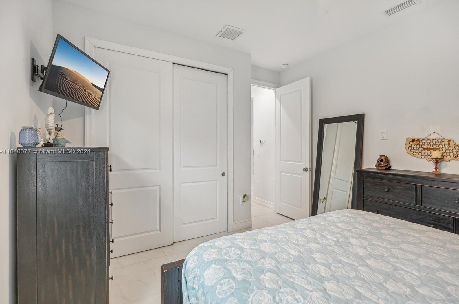 2829 18 Ave, Naples FL 34120-4524 exterior