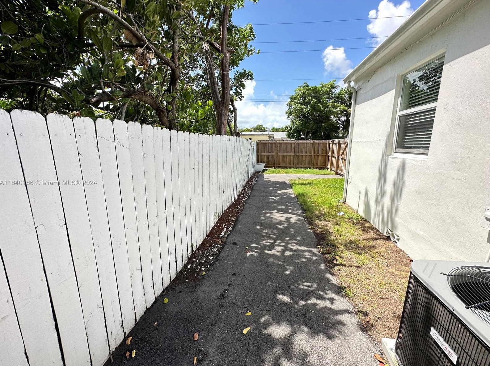 1914 Dewey St, Hollywood FL  33020-6020 exterior