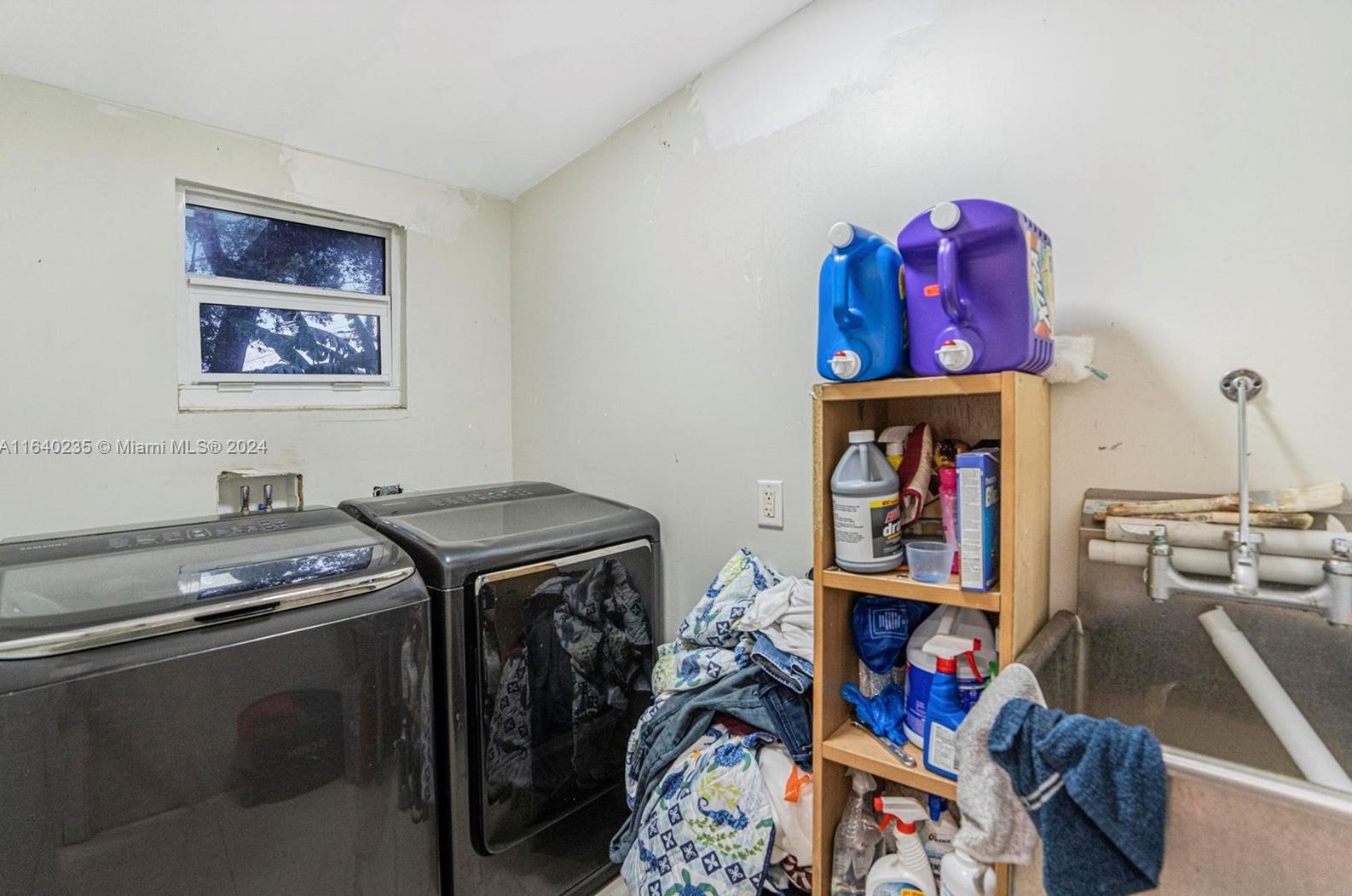 2265 89 St, Miami FL 33147-3650 exterior