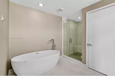 16385 Biscayne Blvd #PH7, North Miami Beach, FL 33160 - Photo 31