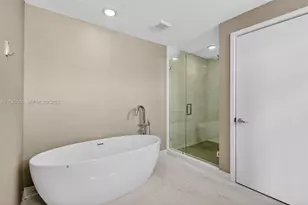 16385 Biscayne Blvd, North Miami Beach, FL 33160 - Photo 31