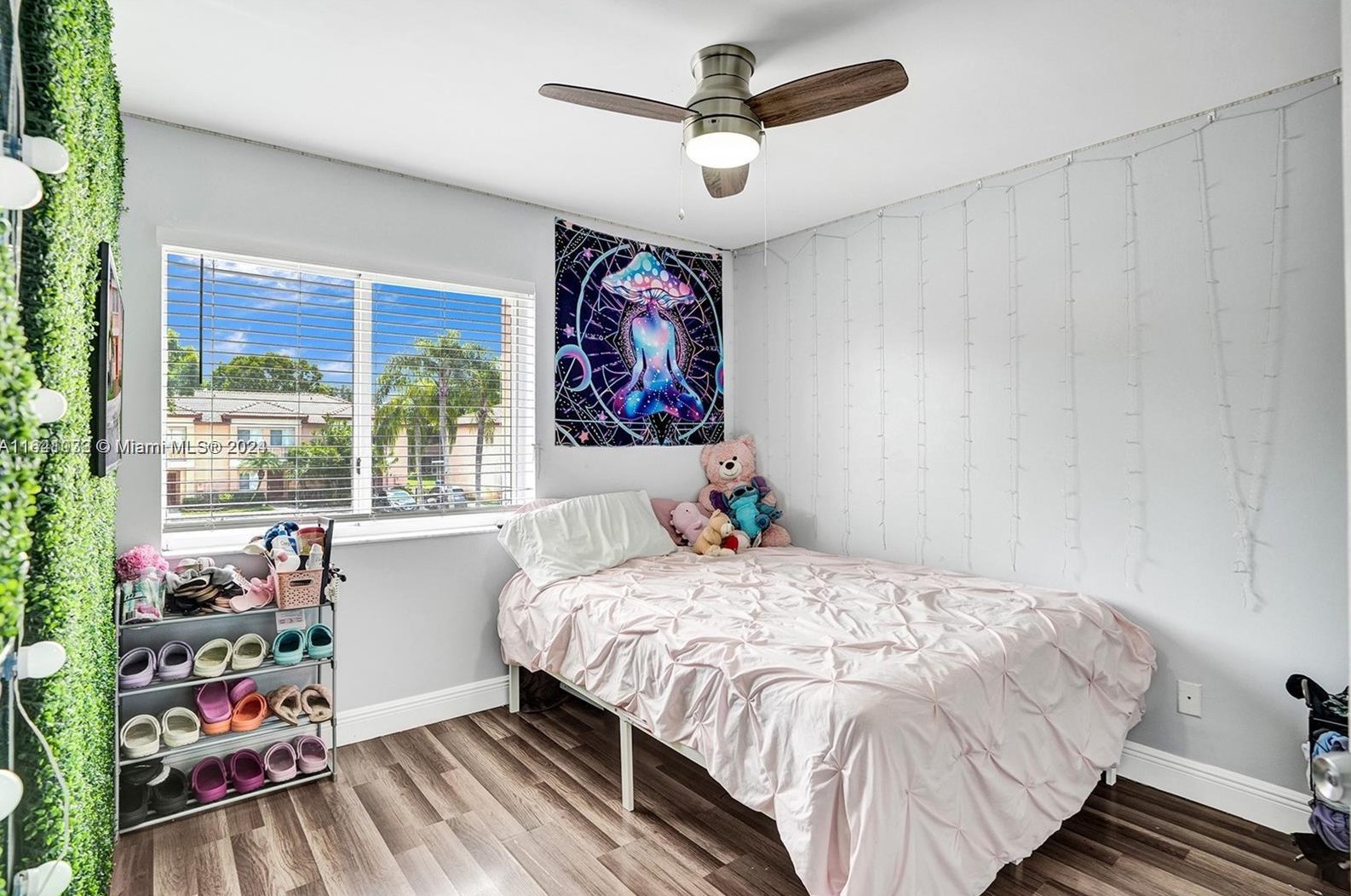 824 208 Dr, Hollywood FL  33029-2151 exterior