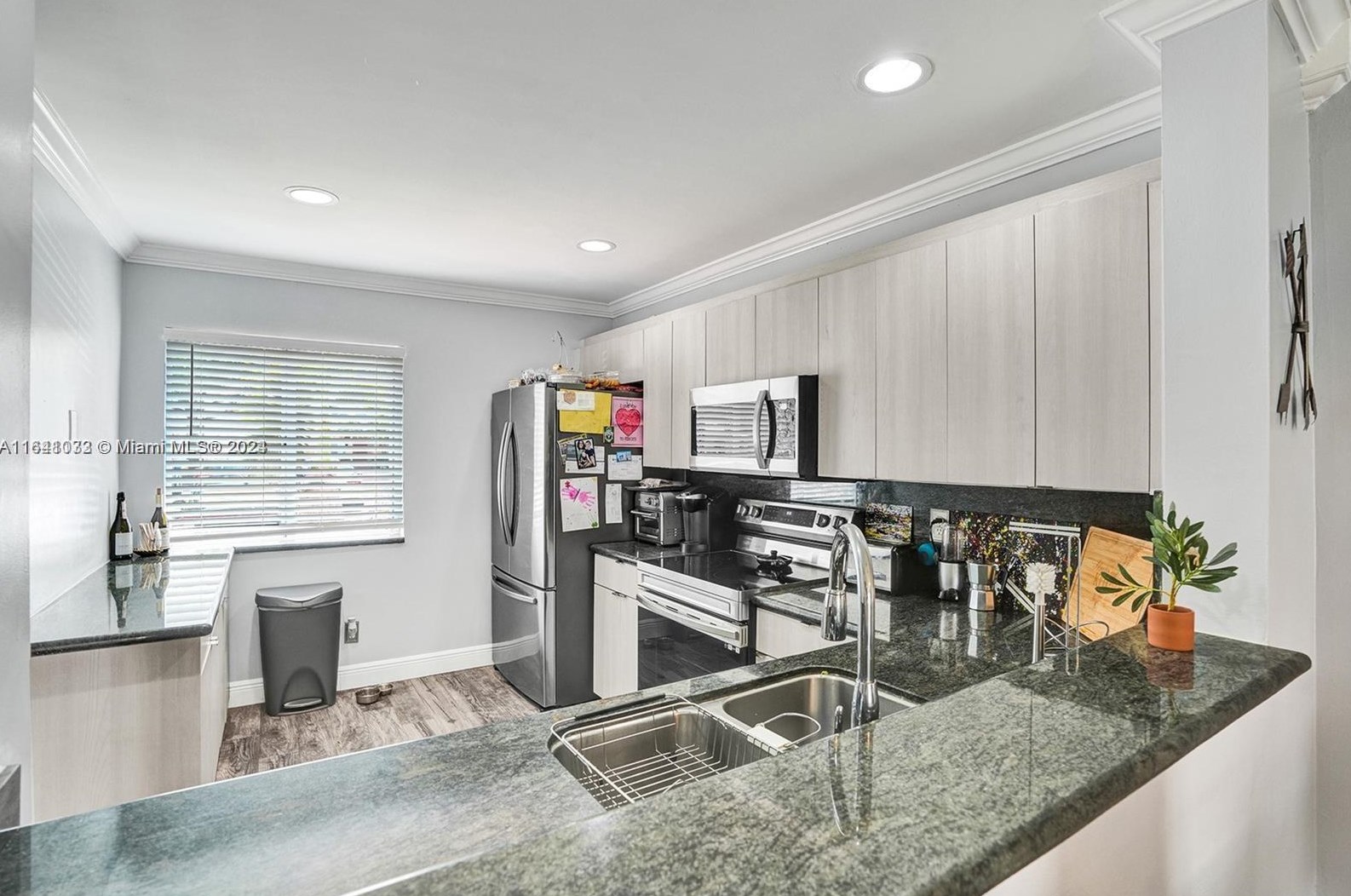 824 208 Dr, Hollywood FL  33029-2151 exterior