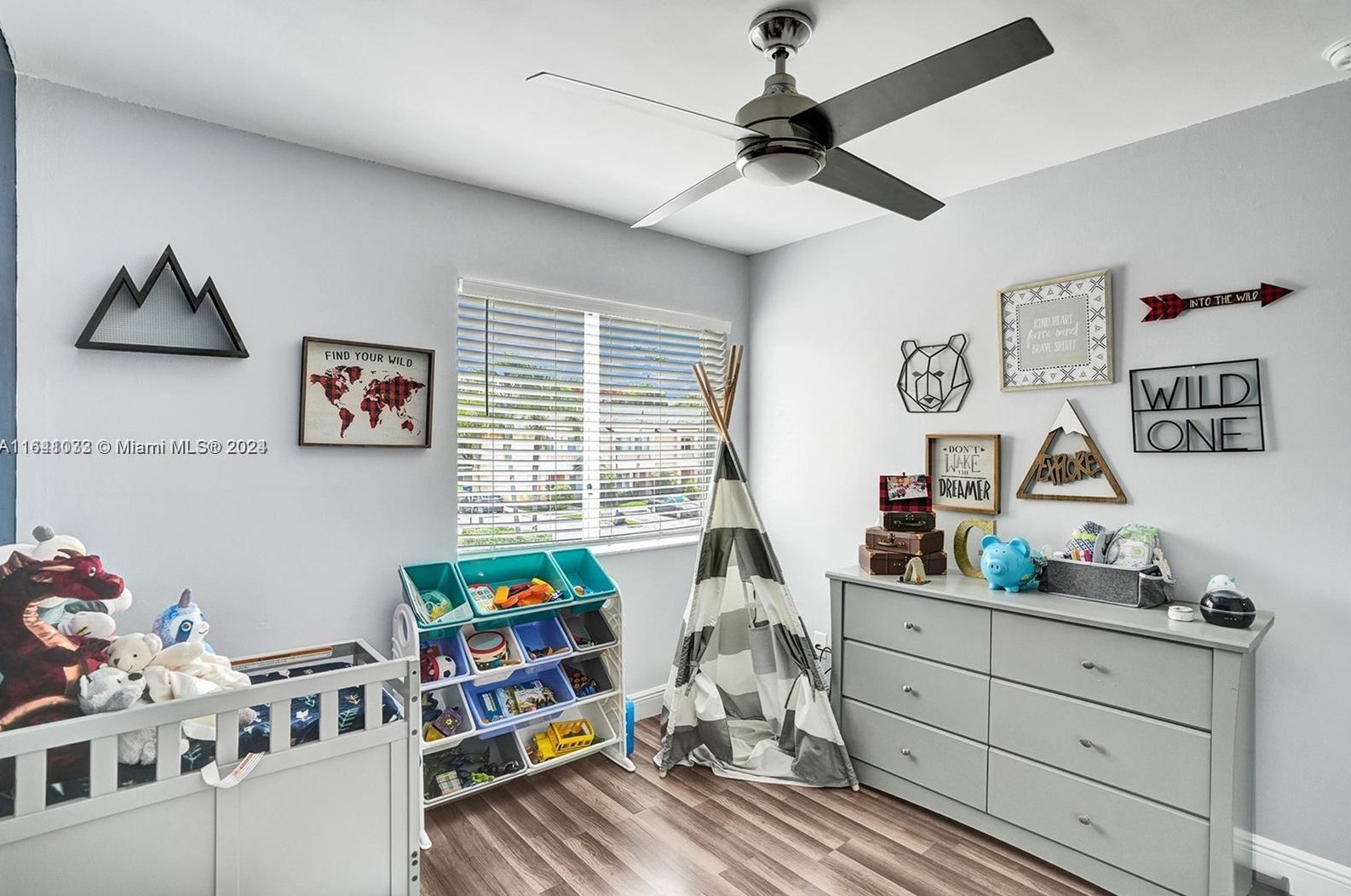 824 208 Dr, Hollywood FL  33029-2151 exterior