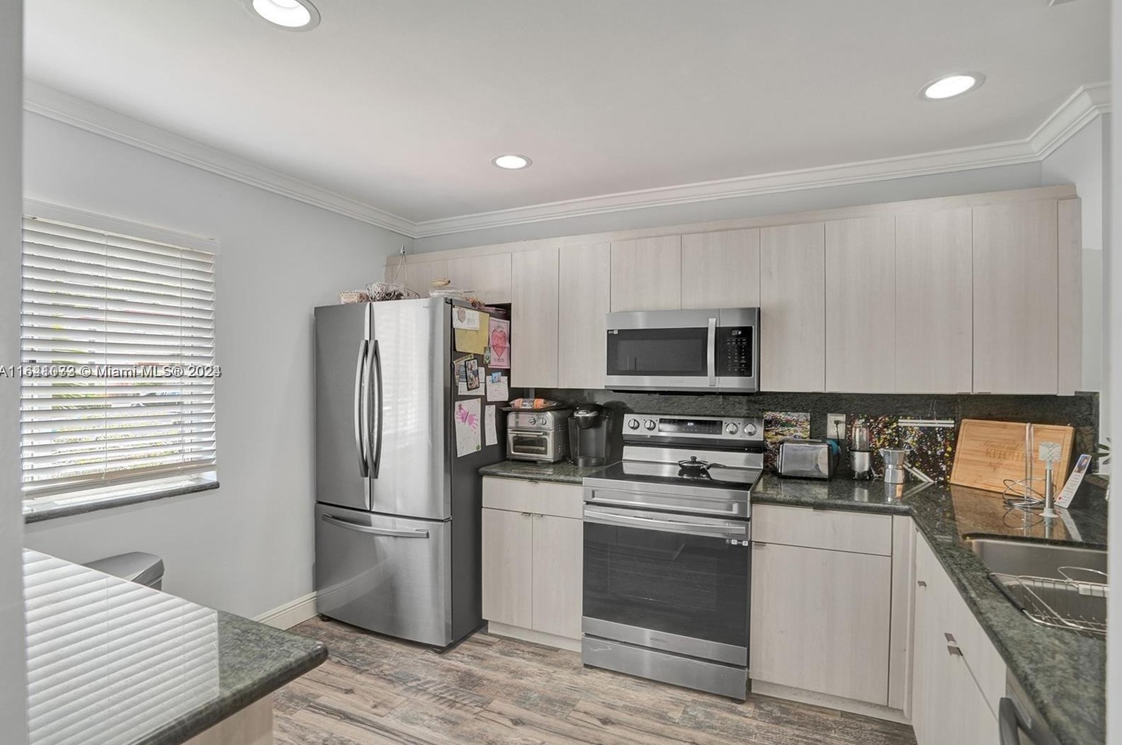 824 208 Dr, Hollywood FL  33029-2151 exterior