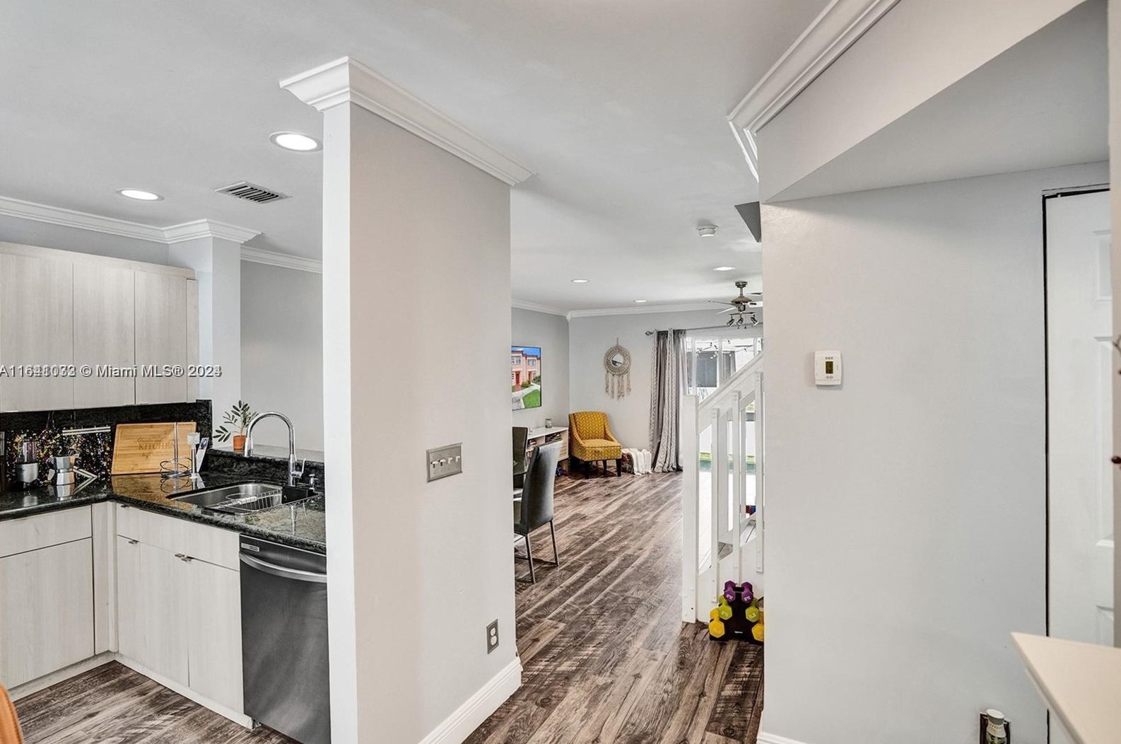 824 208 Dr, Hollywood FL  33029-2151 exterior