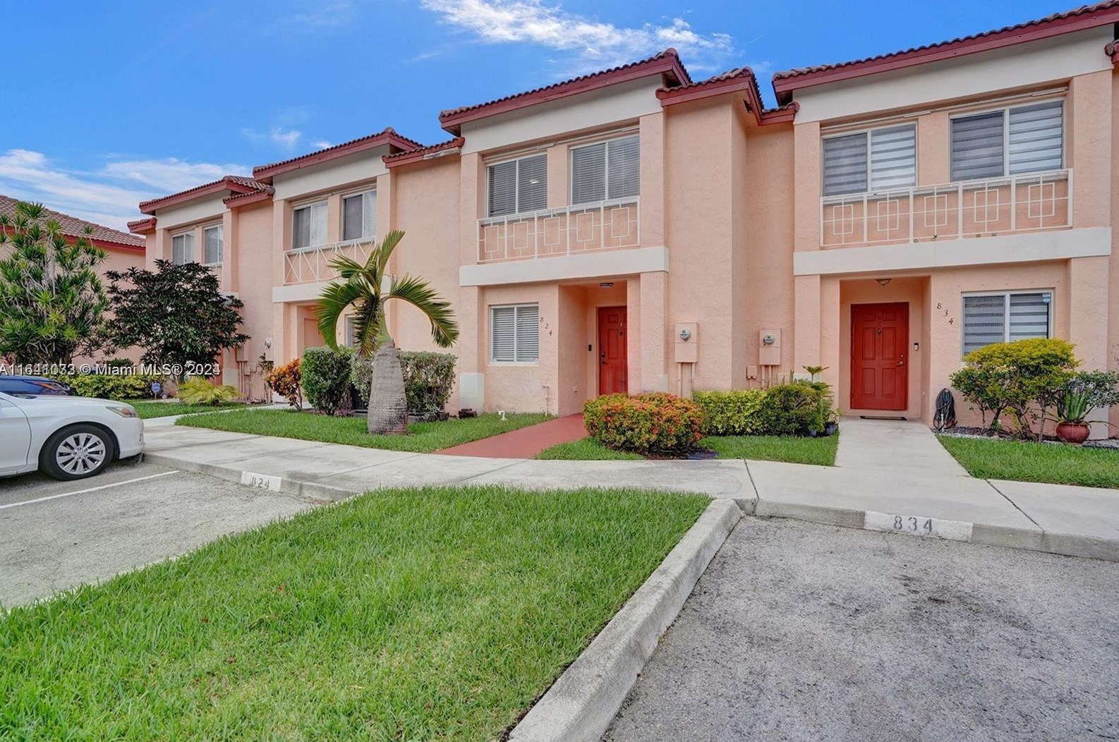 824 208th Dr, Hollywood FL  33029-2149 exterior