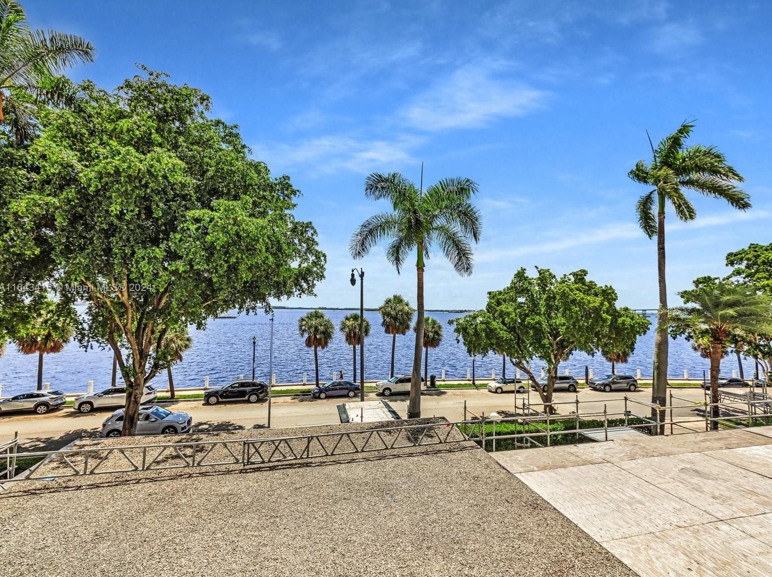 1420 Brickell Bay Dr, Miami FL 33131-3606 exterior