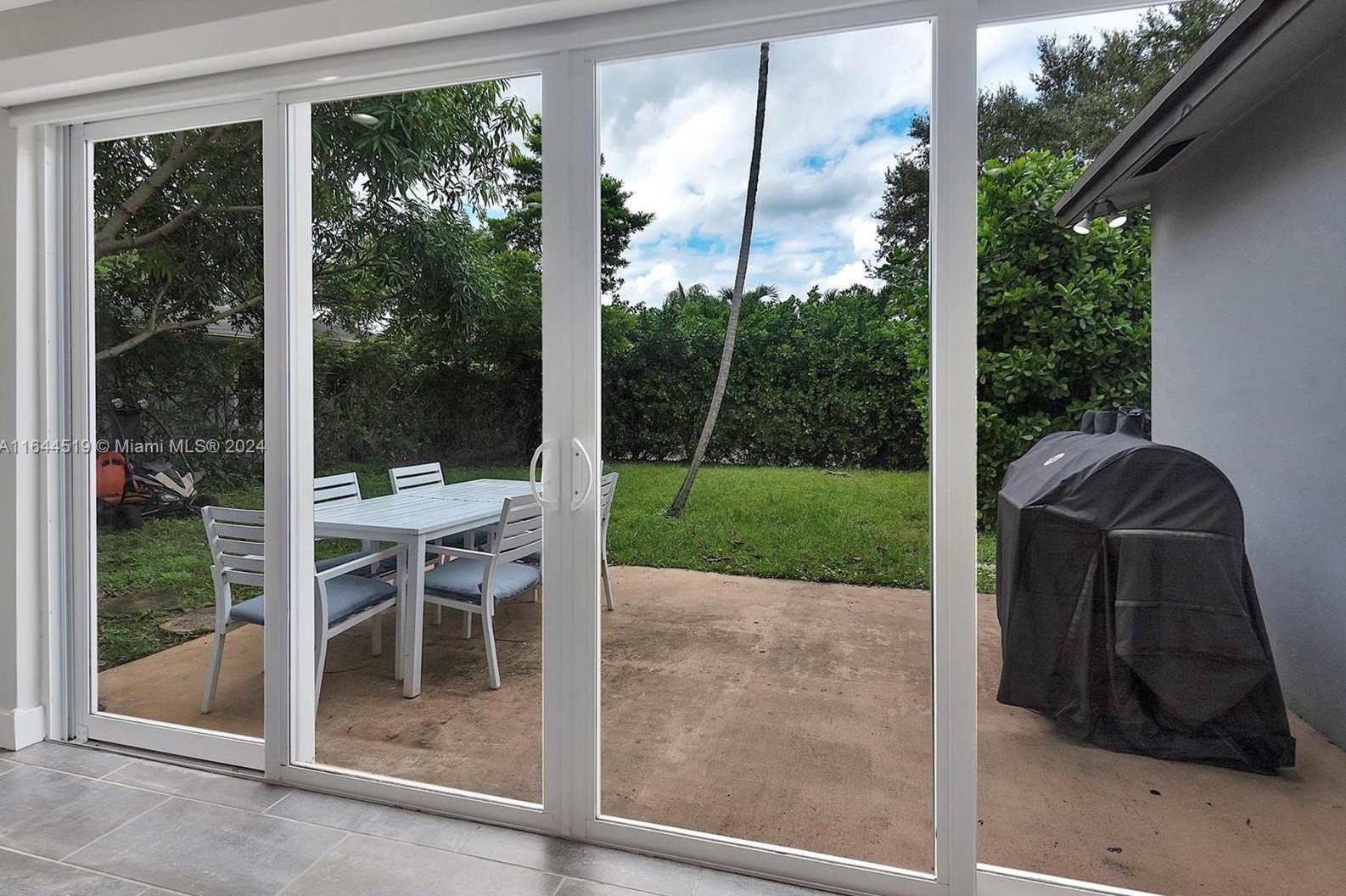 2220 51 Ave, Hollywood FL 33021-1619 exterior