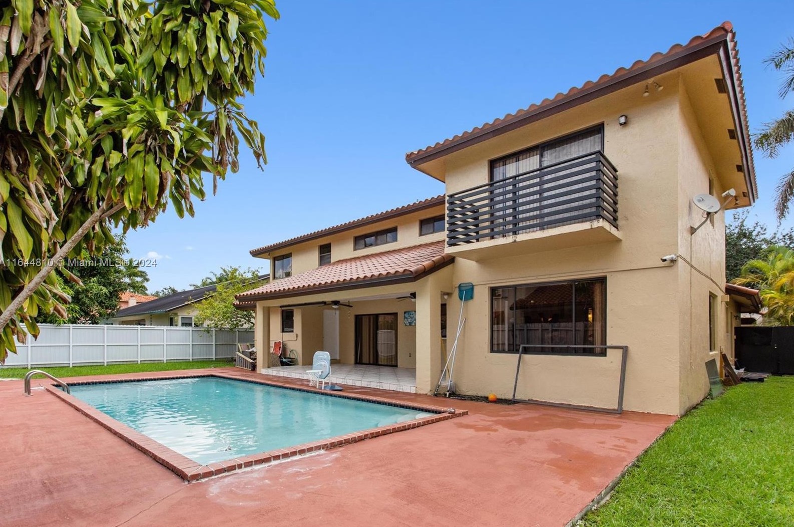 16480 84th Ave, Hialeah FL  33016-3620 exterior