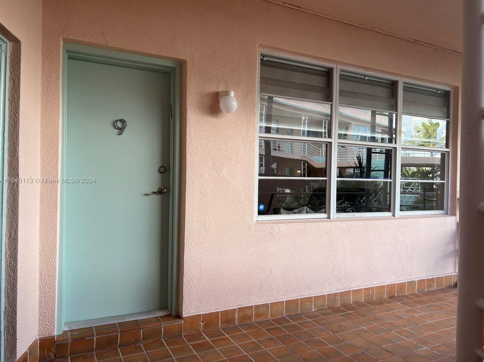 6881 Bay Dr, Miami FL 33141-5402 exterior