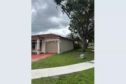 9136 NW 192nd Ter, Hialeah, FL 33018 - Photo 3