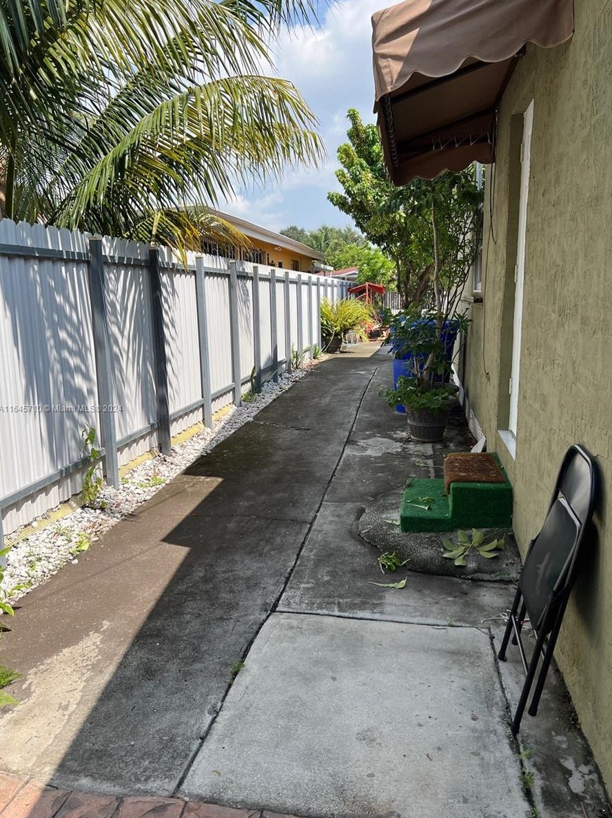 1734 18th St, Miami FL 33125-2315 exterior