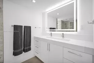 5555 Collins Ave, Miami Beach, FL 33140 - Photo 23