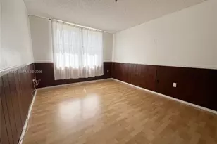 671 NE 195th St, Miami, FL 33179 - Photo 15