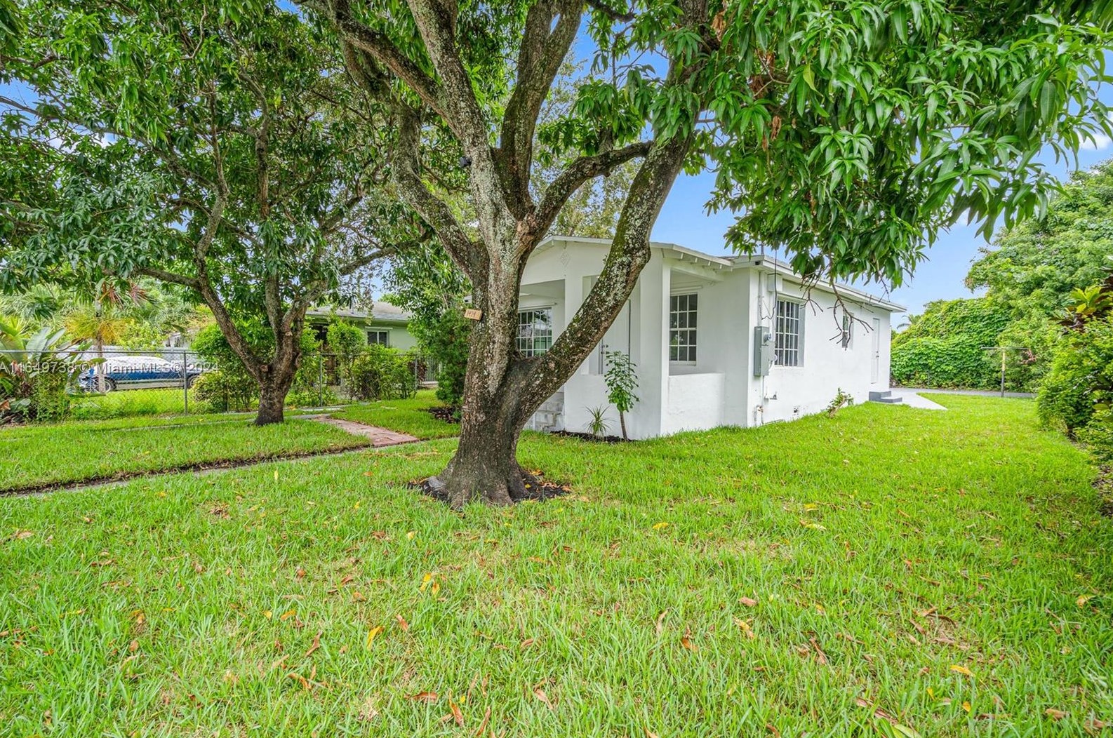 1424 73rd St, Miami FL 33147-6422 exterior