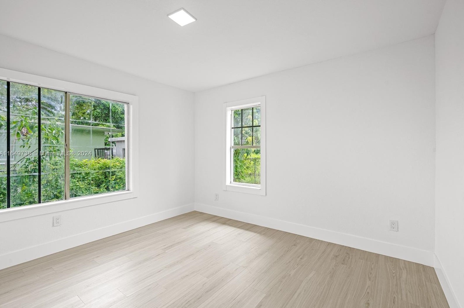 1424 73rd St, Miami FL 33147-6422 exterior