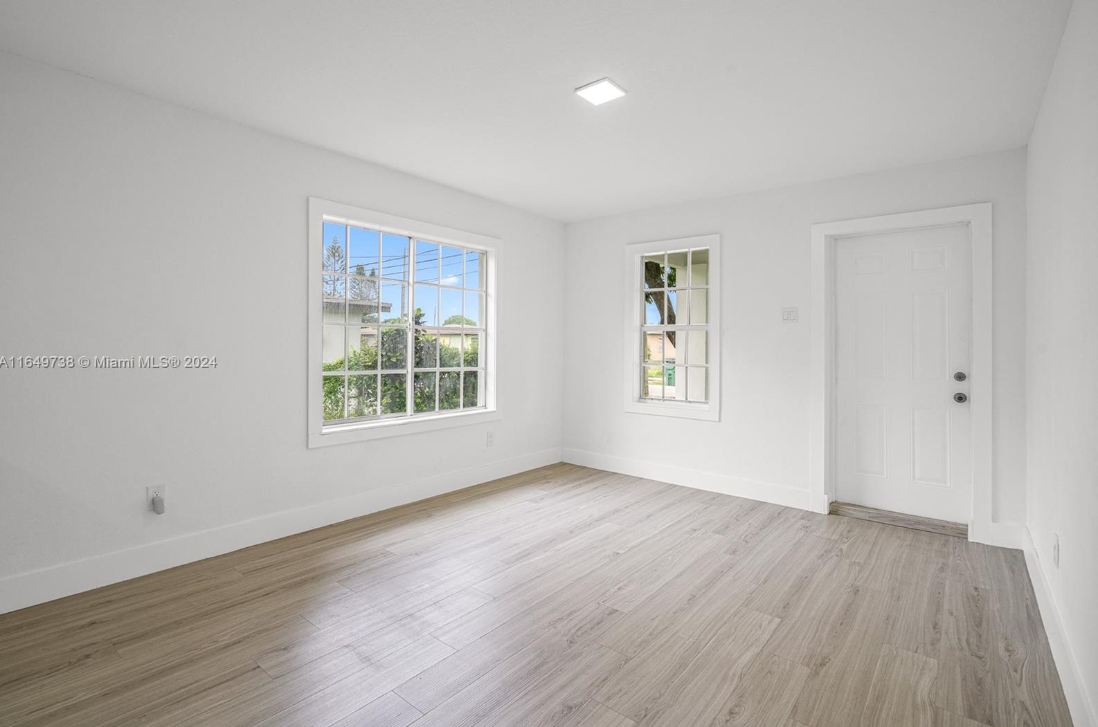 1424 73rd St, Miami FL 33147-6422 exterior