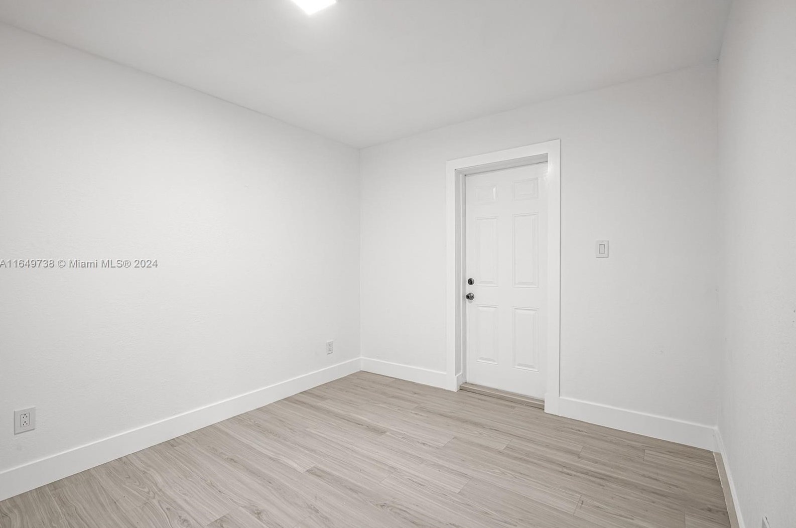 1424 73rd St, Miami FL 33147-6422 exterior