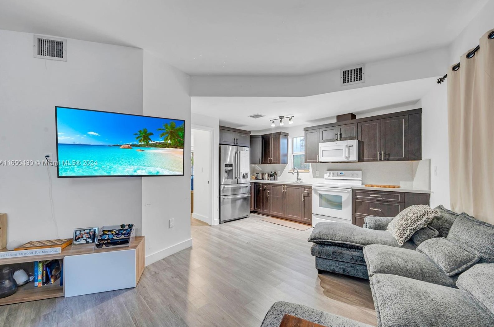 3045 13 St, Miami FL 33125-1919 exterior