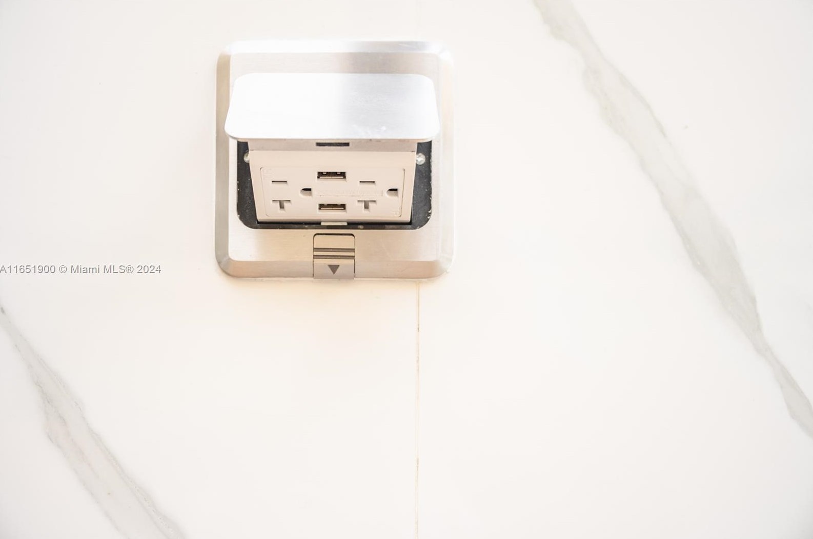 11113 Biscayne Blvd, Miami FL  33181-3405 exterior