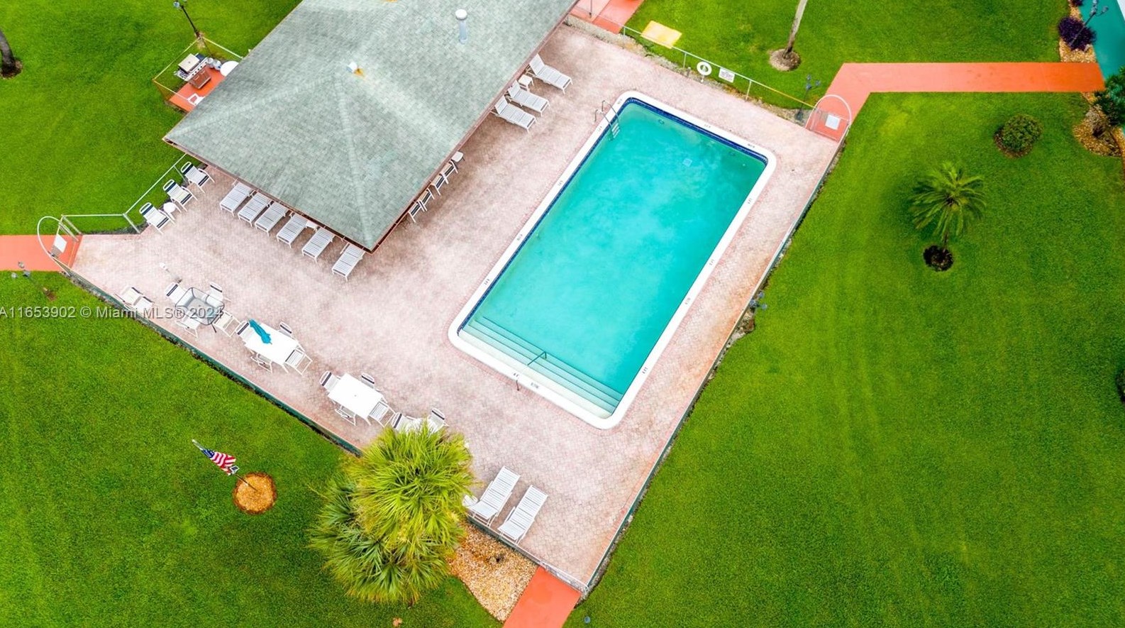 5300 Washington St, Hollywood FL 33021-7750 exterior