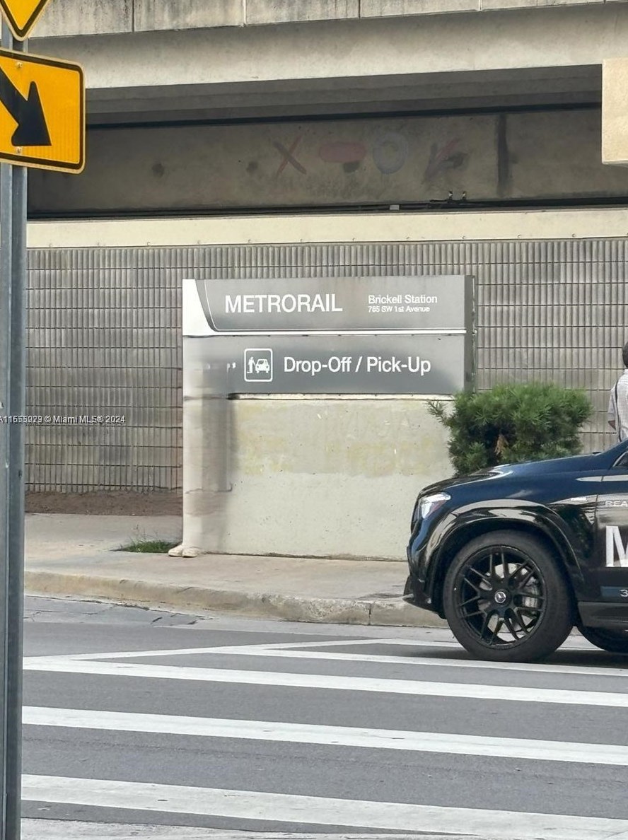 999 1st Ave, Miami FL 33136-3503 exterior