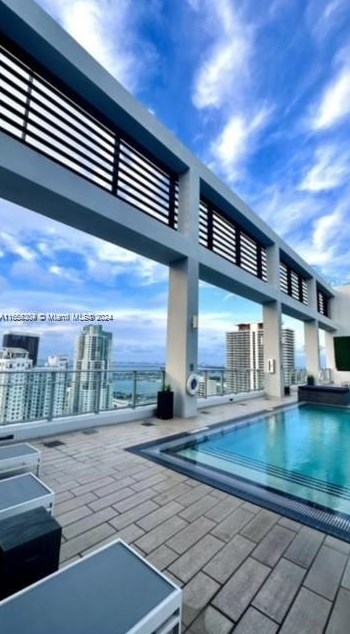 151 1st St, Miami FL 33132-2501 exterior