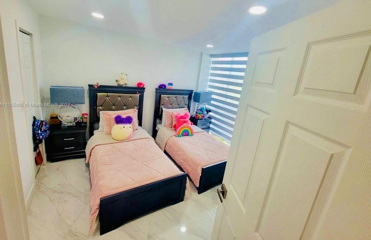 7075 186th St, Hialeah FL  33015-3166 exterior