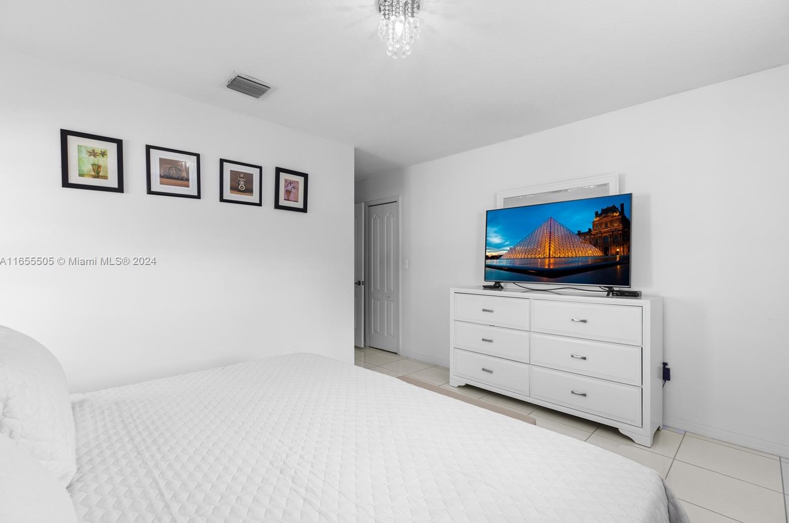 3864 145 Ave, Miami FL 33175-7834 exterior