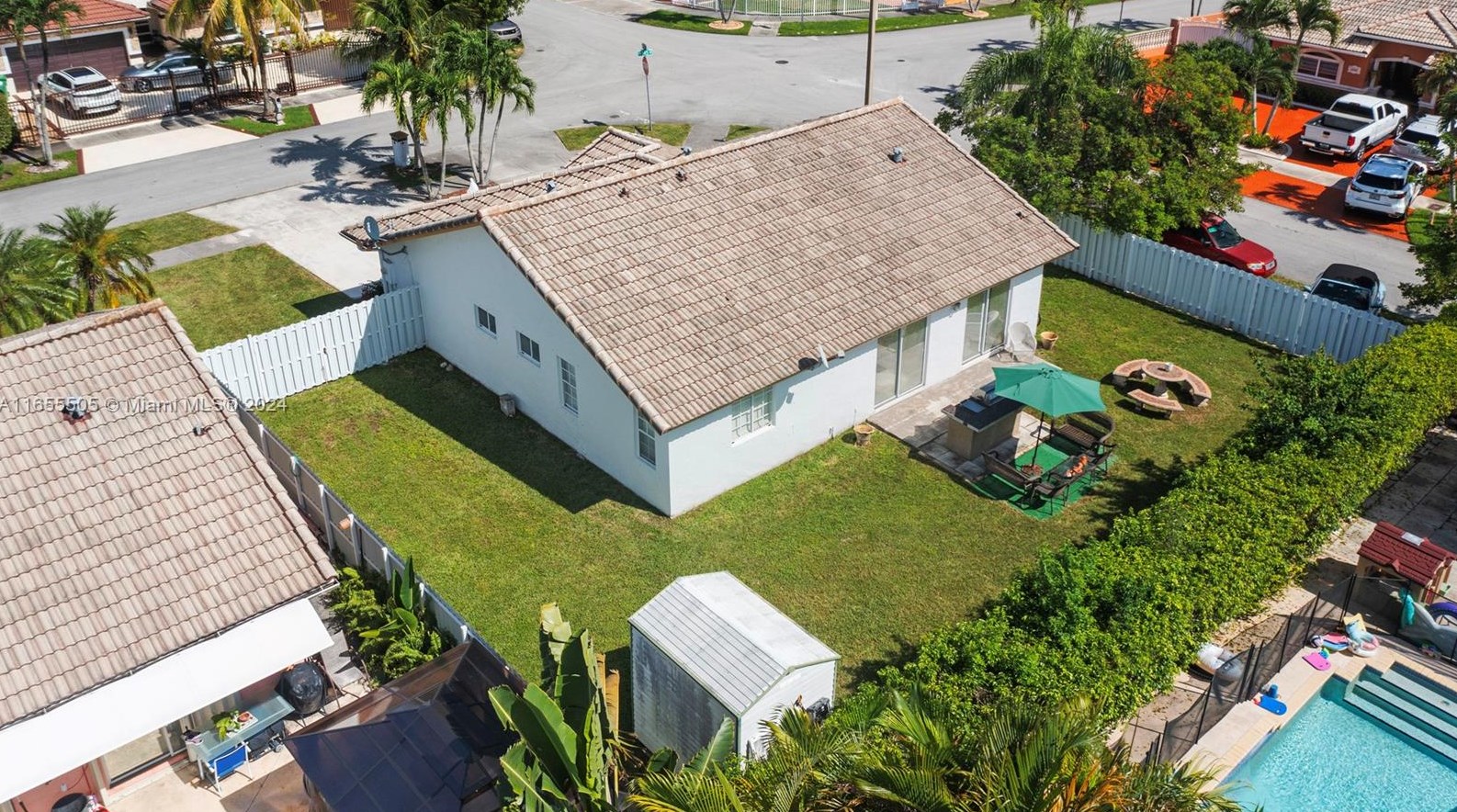 3864 145 Ave, Miami FL 33175-7834 exterior