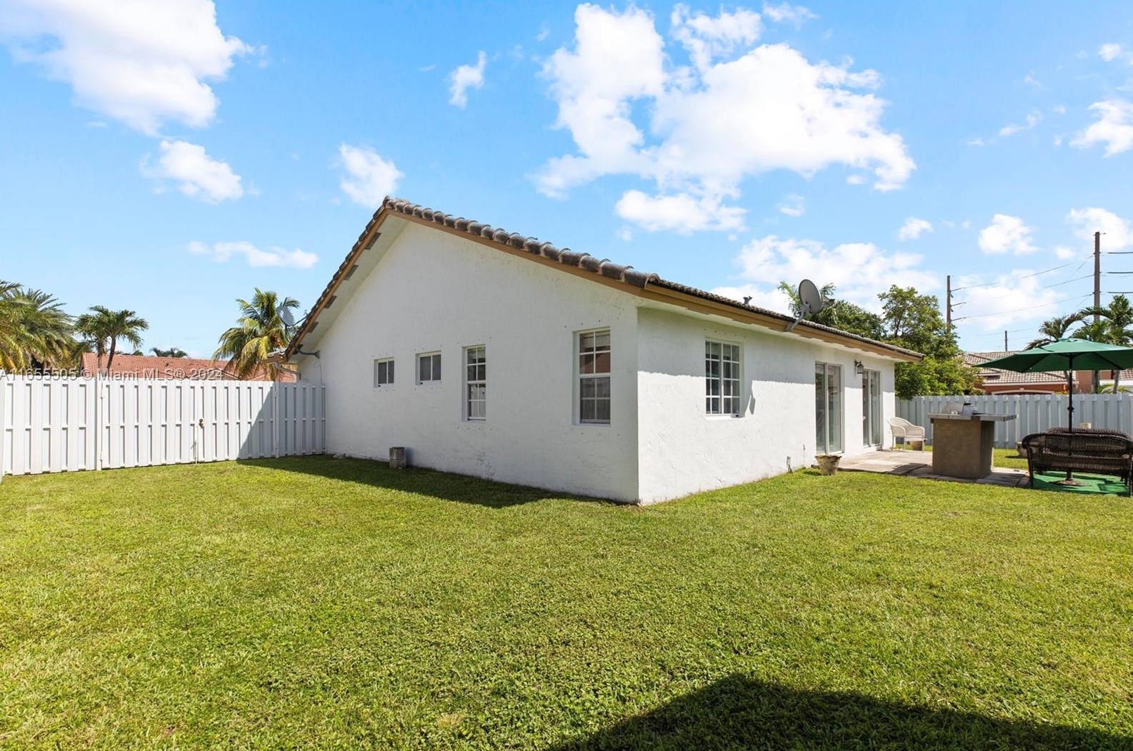 3864 145 Ave, Miami FL 33175-7834 exterior