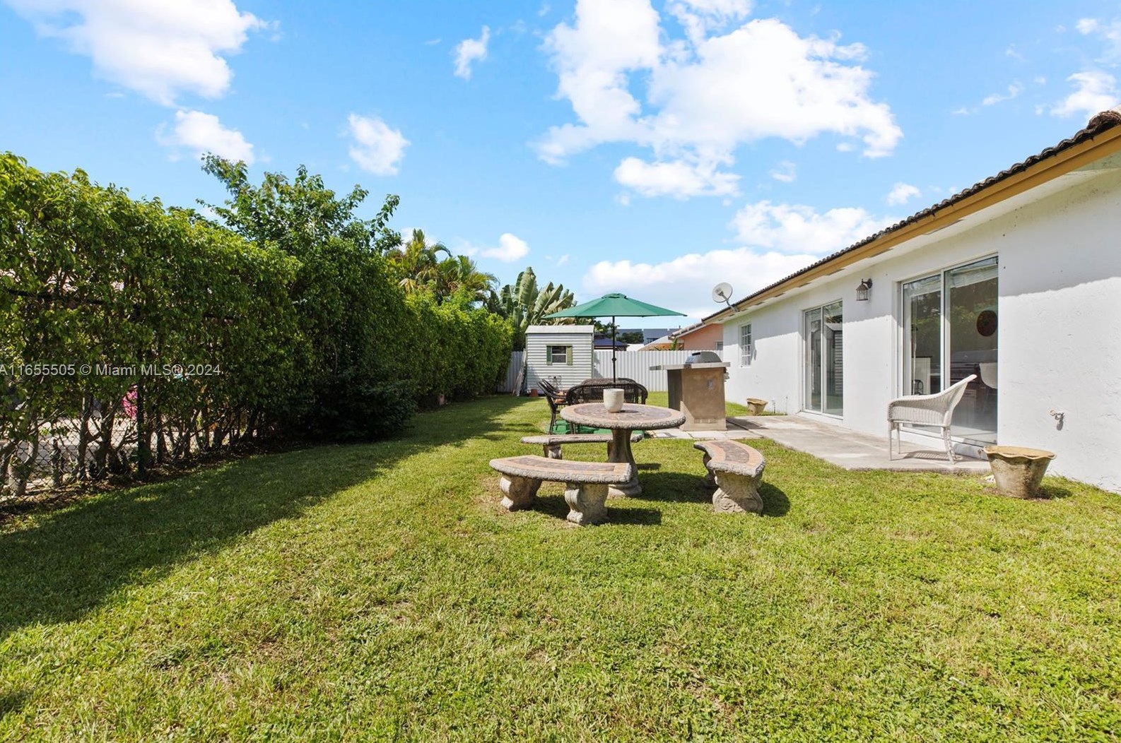 3864 145 Ave, Miami FL 33175-7834 exterior