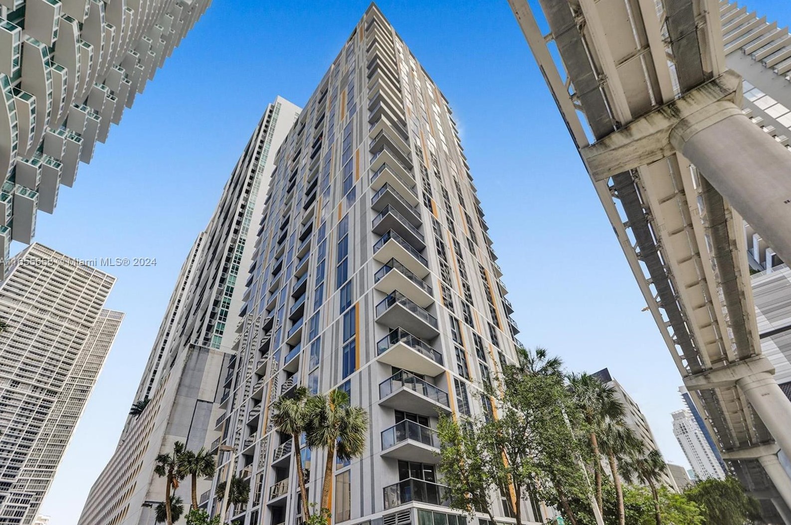 31 6th St, Miami FL 33131-1959 exterior