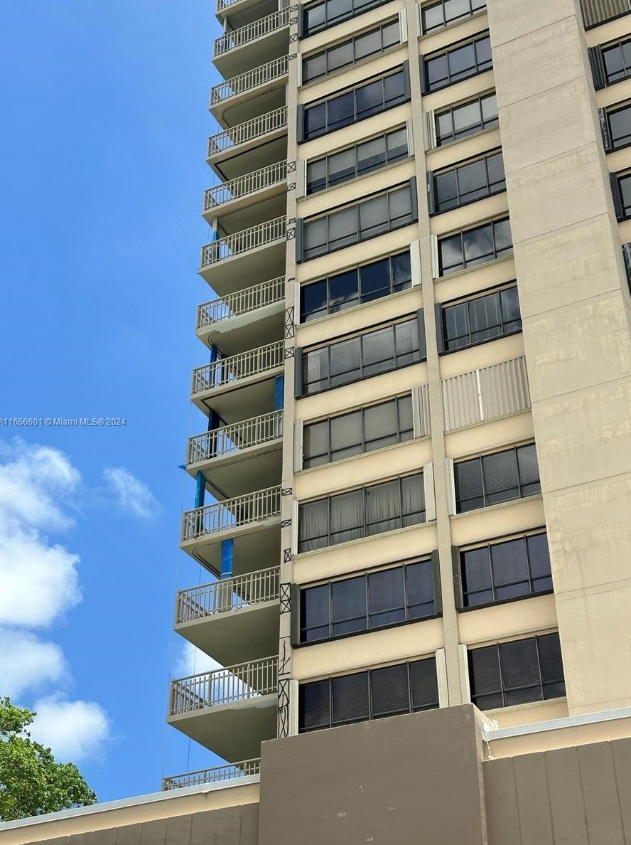 11113 Biscayne Blvd, Miami FL  33181-3405 exterior